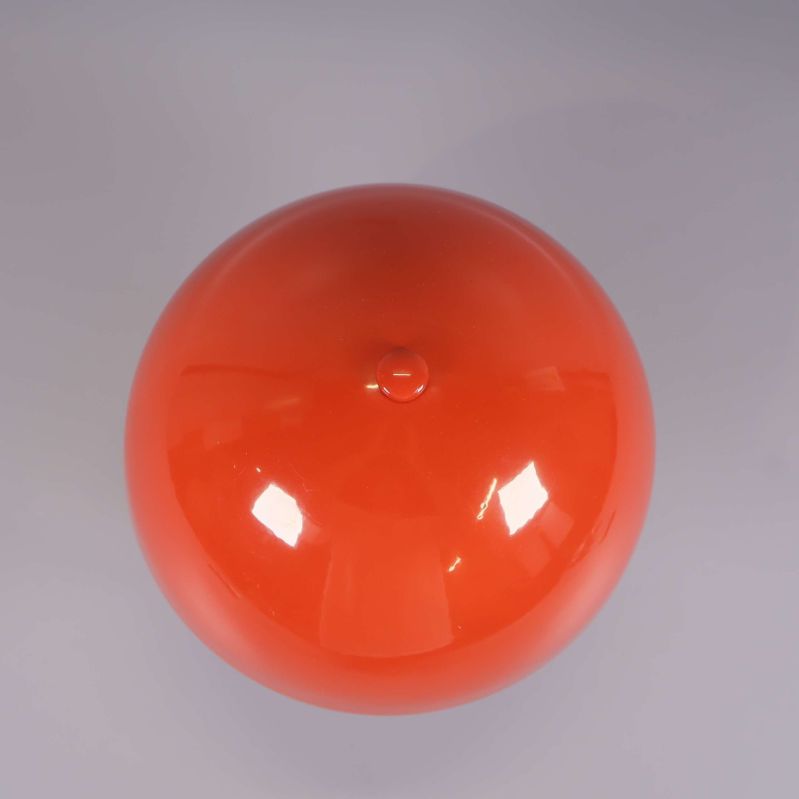 Top down vy av rund orange lampskärm