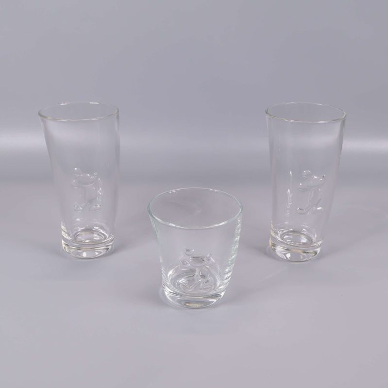 Tre glas med Musse Pigg-relief framifrån