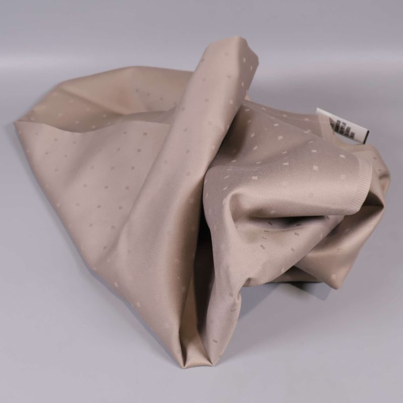 Beige duk lös och mjukt draperad
