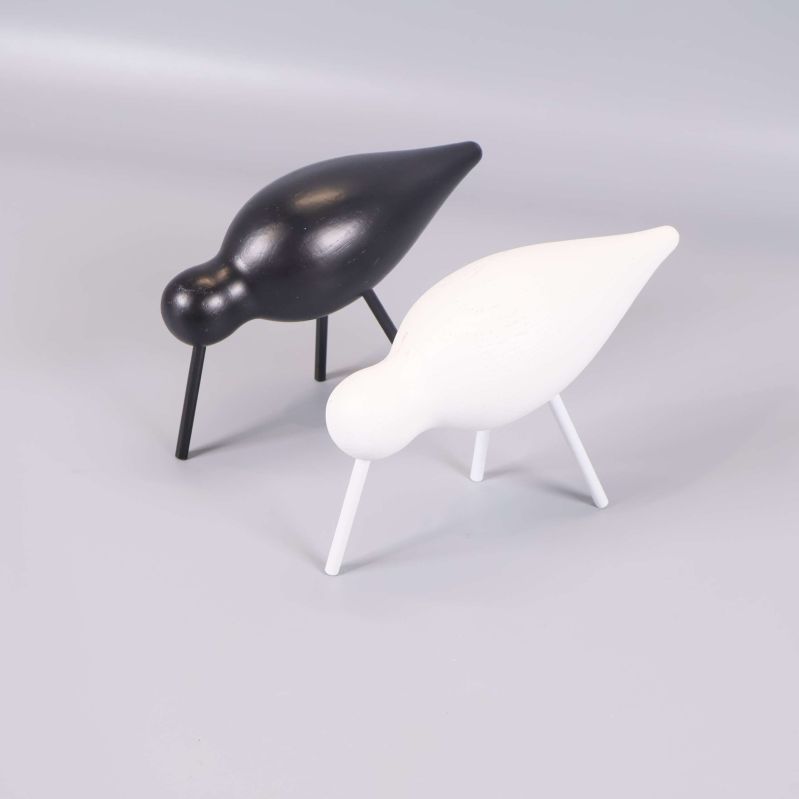 Svart och vit skulptur med stilren modern design