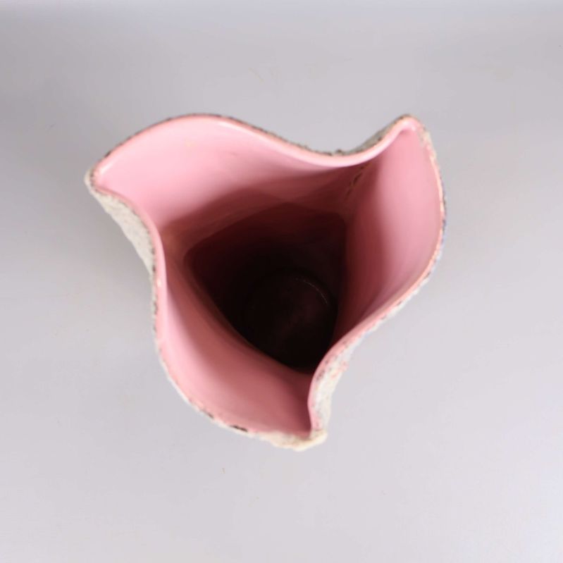 Vasens rosa insida sedd ovanifrån