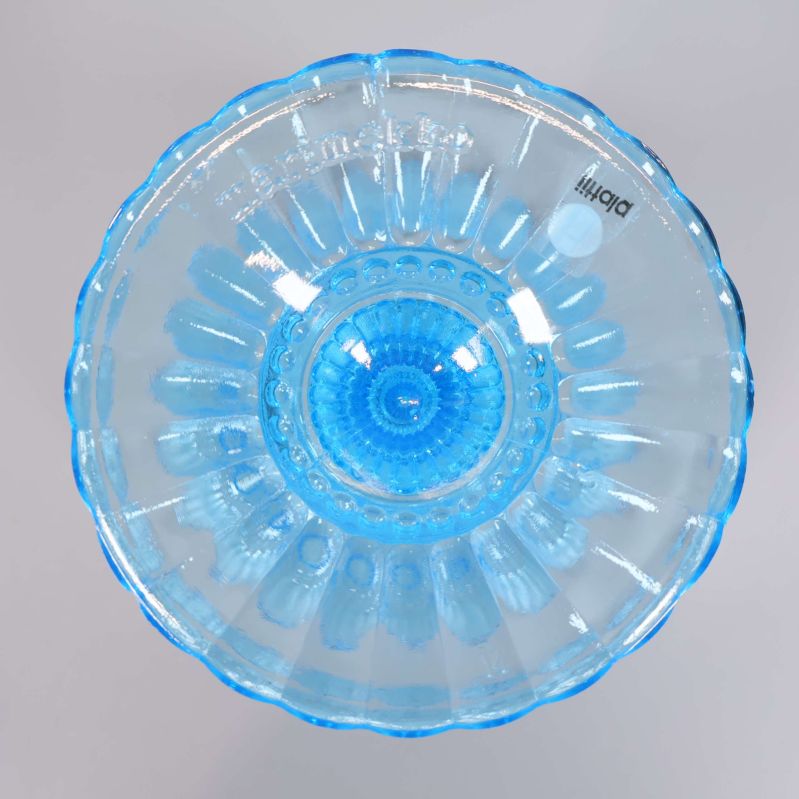 Iittala-logo och mönster i botten av skålen