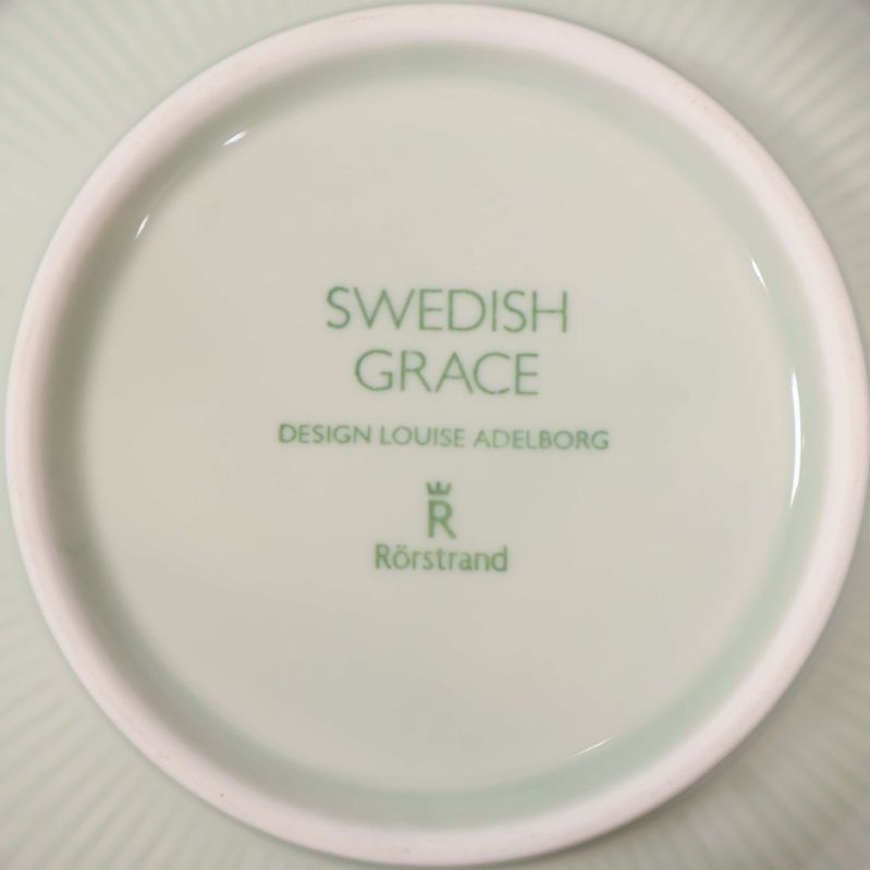 Närbild på märkning Swedish Grace och Rörstrand under skålen