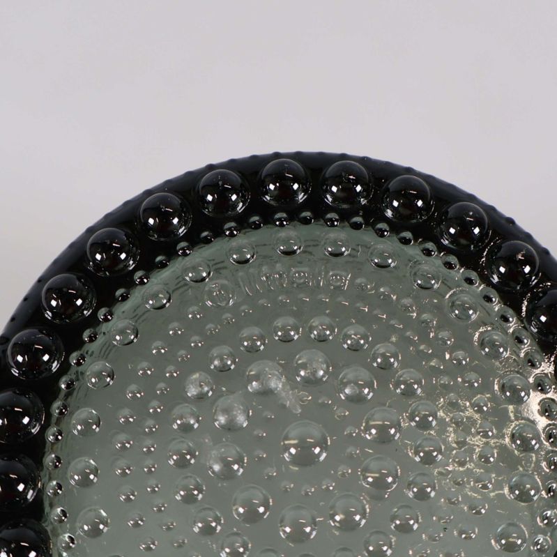 Närbild av botten med Iittala-ingravering
