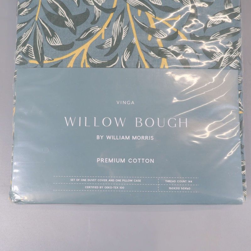 Närbild på etikett med texten Willow Bough by William Morris