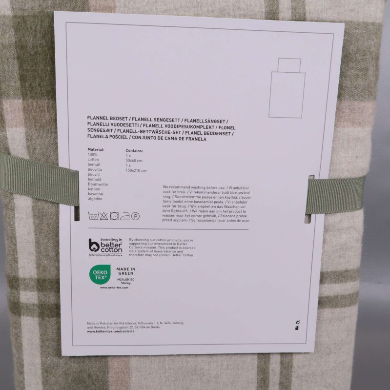 Bakre etikett på bäddset med material- och skötselanvisningar