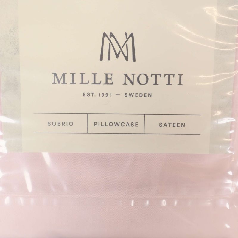 Närbild på MILLE NOTTI logga och produktetikett
