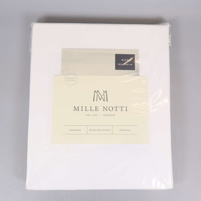 Inplastat vitt lakan med Mille Notti etikett framtill