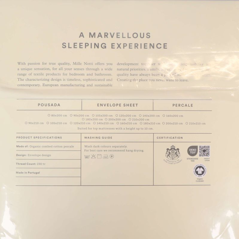 Produktinformation och certifieringar på baksidan av lakanets förpackning