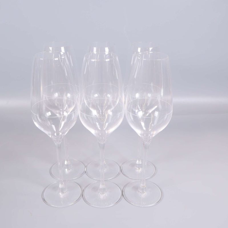 Detaljvy av sex glas