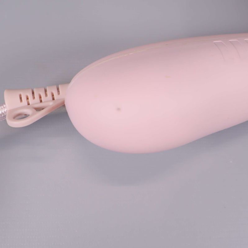 Ljusrosa steamer sedd från sidan med liten fläck