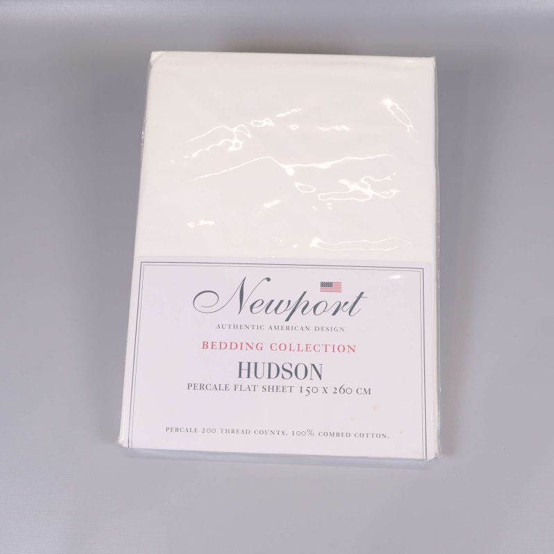 Vitt underlakan i förpackning från Newport Bedding Collection