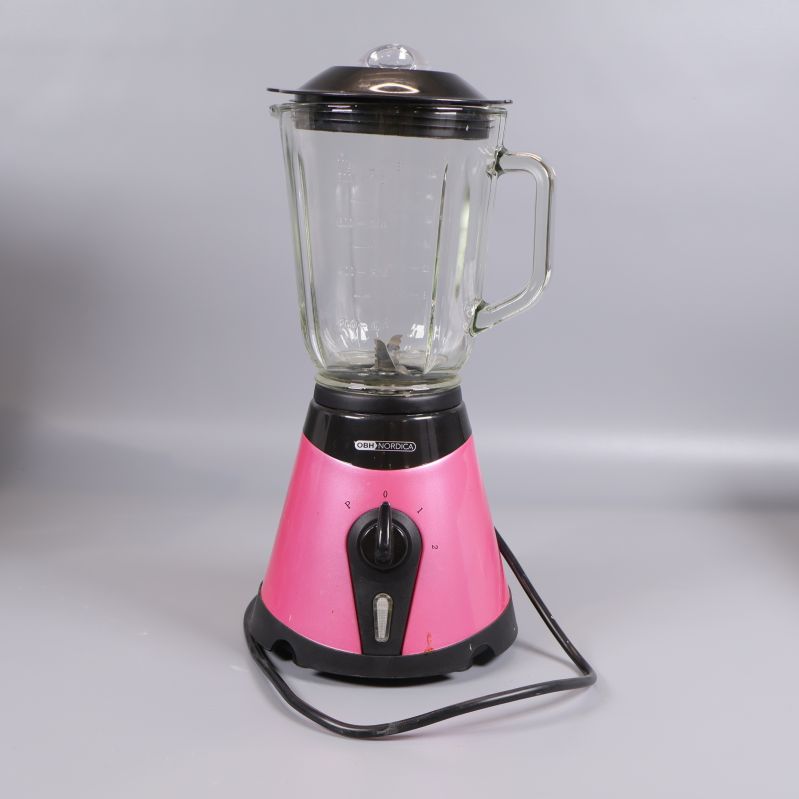 Rosa och svart mixer med glaskanna framifrån