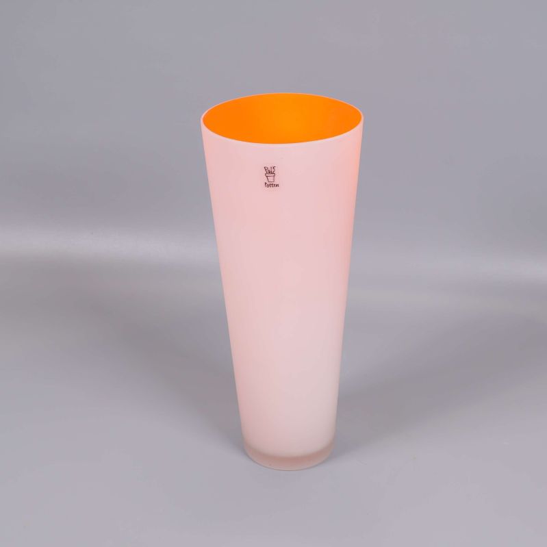Hög ljusrosa vas med orange insida