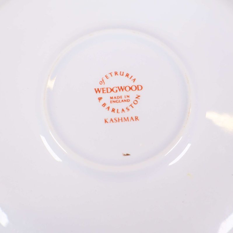 Närbild på stämpel under fat från Wedgwood Barlaston Kashmar