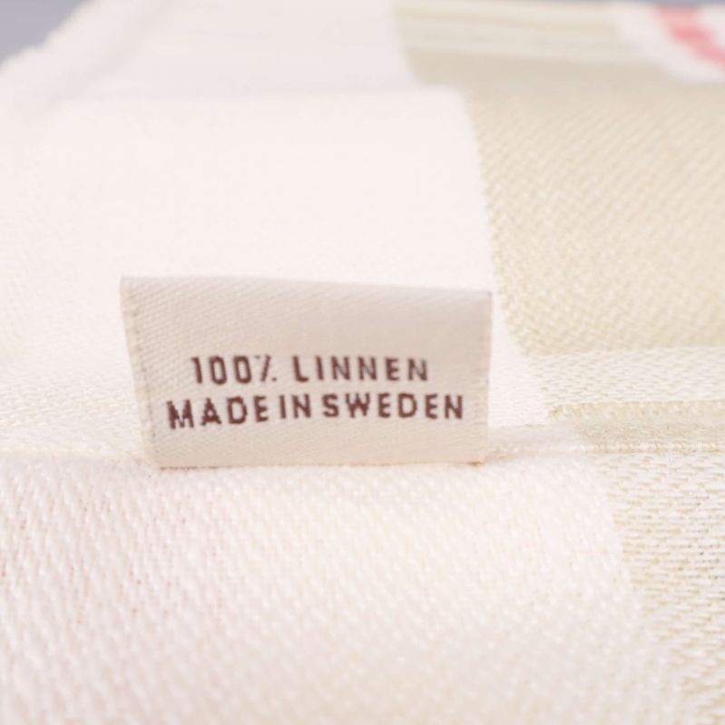 Materialetikett med text 100% linne made in Sweden