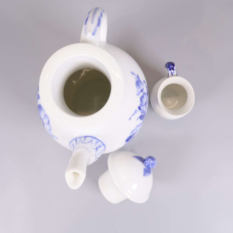 Kaffekanna och gräddkanna sedda ovanifrån, lock borttaget