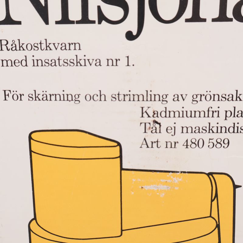 Förpackning för Nilsjohan råkostkvarn med textbeskrivning