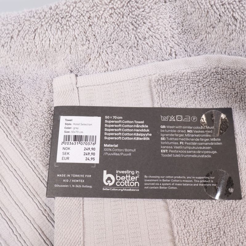 Textiletikett med storleks- och materialinfo samt OEKO-TEX
