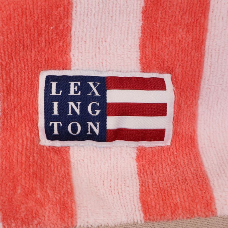 Lexington tygmärke på randig handduk