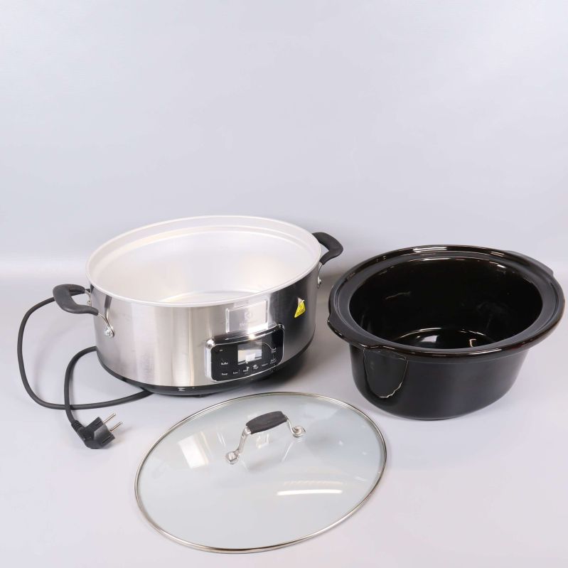 Slowcooker isärplockad med innergryta, glaslock och elsladd
