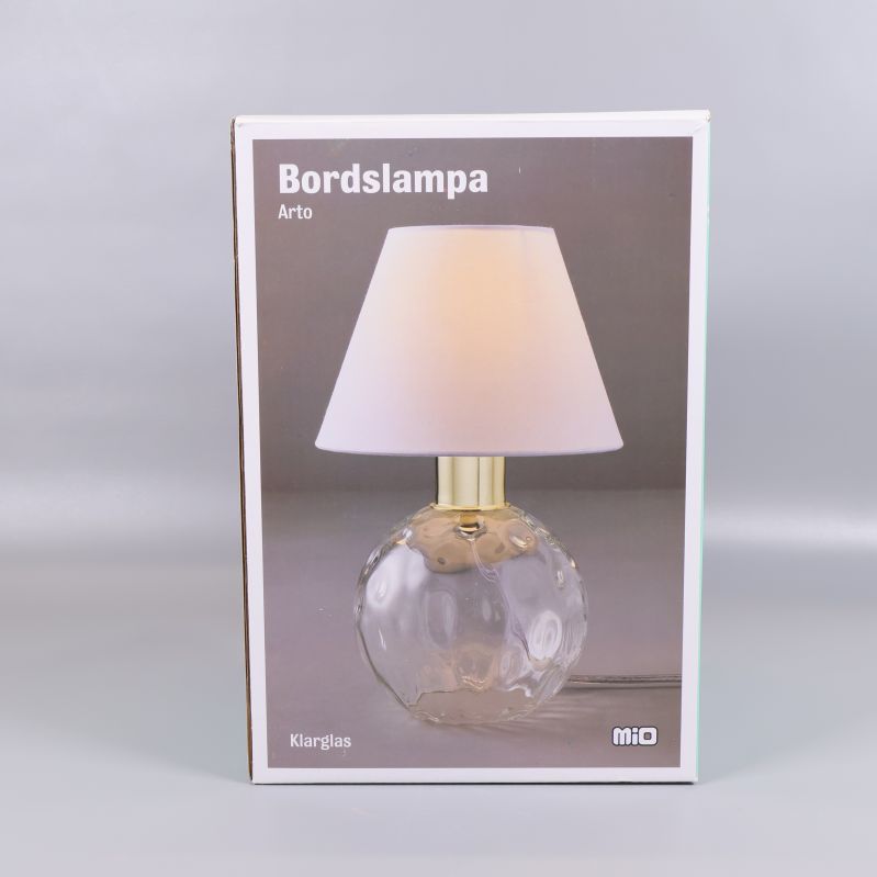 Förpackning till bordslampa Arto synlig framifrån