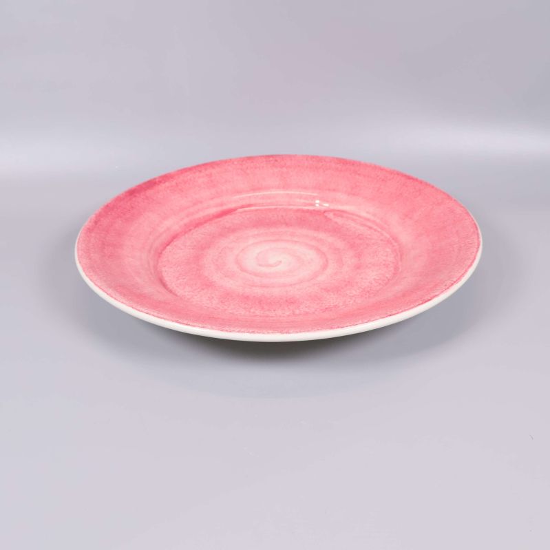 Serveringsfat med swirlmönster i rosa från sidan