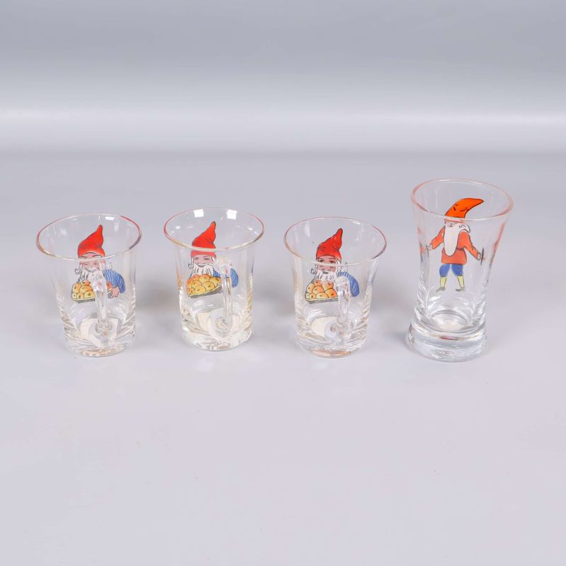 Glas med tomtar, motivet tydligt synligt framifrån