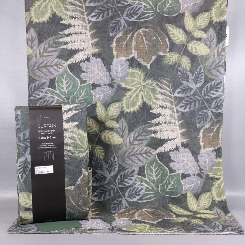 Gardinkappa med gröna och blå blad utspridd