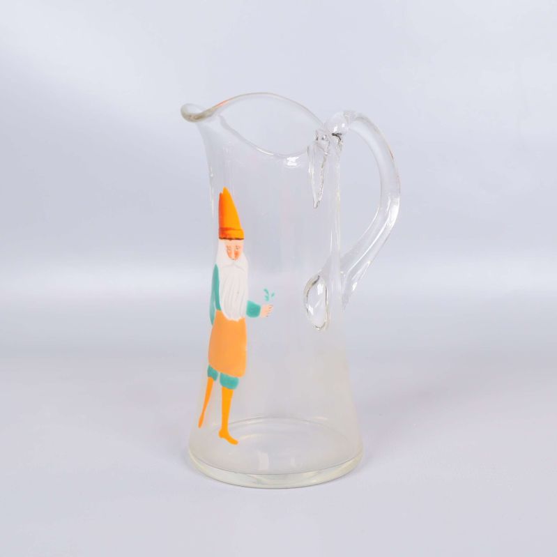 Kanna i glas med handmålad tomte på framsidan