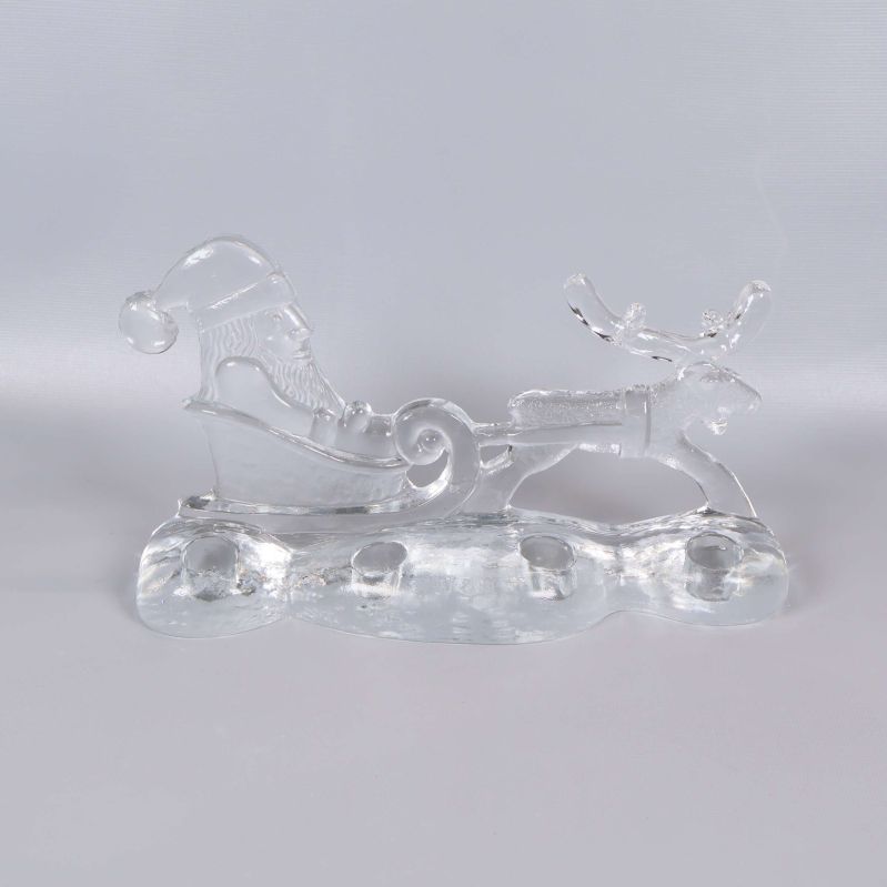 Glasfigur föreställande tomte i släde med ren