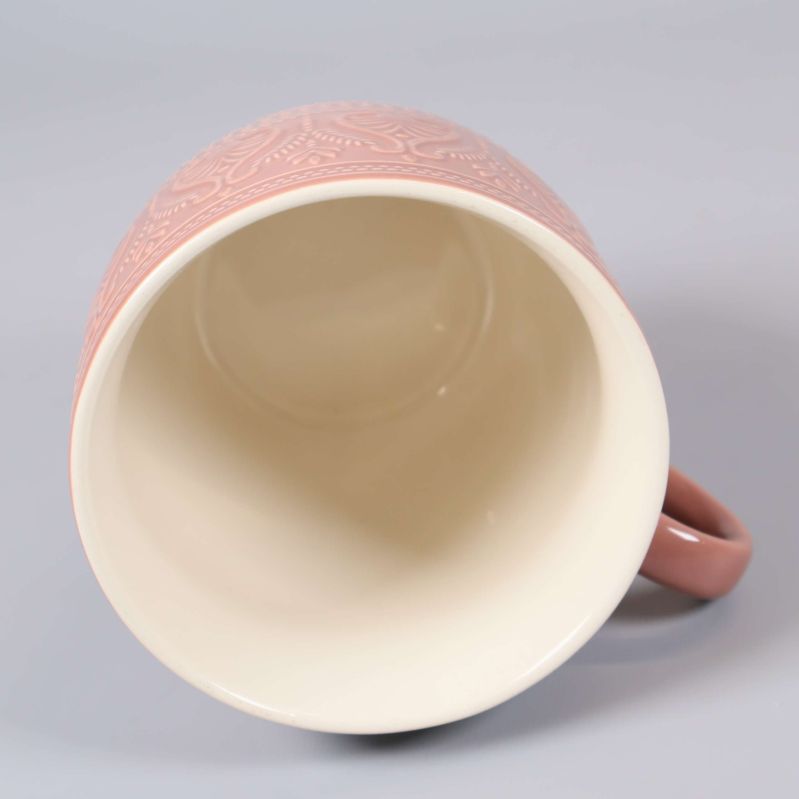 Ljus insida av rosa tekopp med slät finish