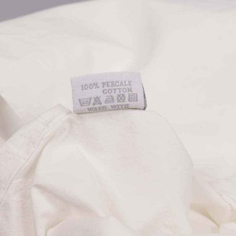 Textiletikett med texten 100% Percale Cotton