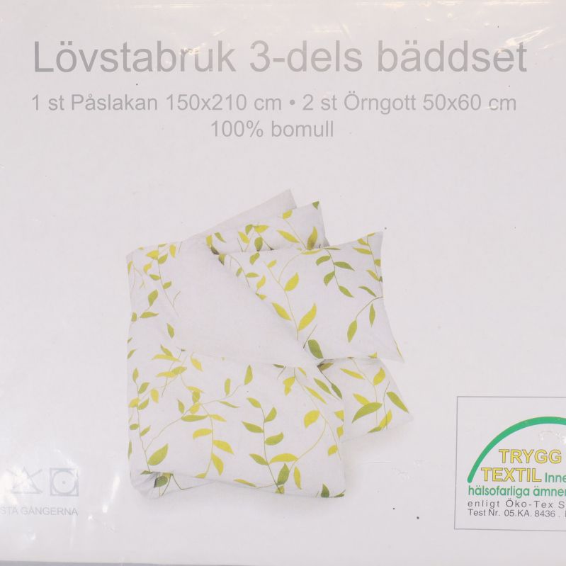 Produktetikett för Lövstabruk bäddset med motiv och mått