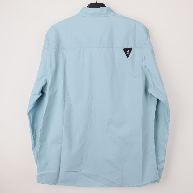 Skjortas baksida med enkel design
