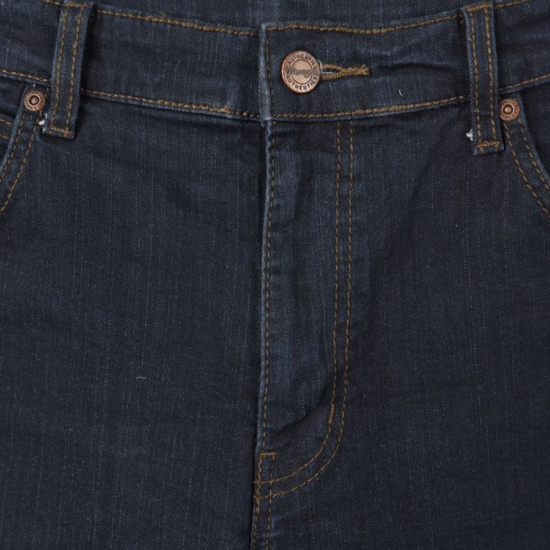 Stängseldetalj av Wrangler jeans
