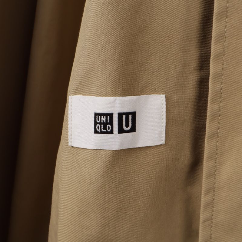 Varumärkesetikett Uniqlo på Trenchcoat 