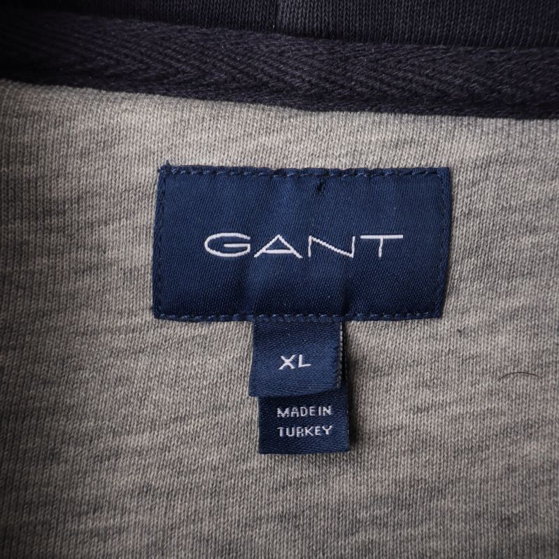 Gant XL etikett på grå bakgrund