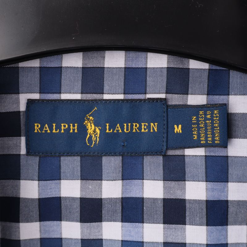 Etikett med Ralph Lauren logotypen inuti skjortan