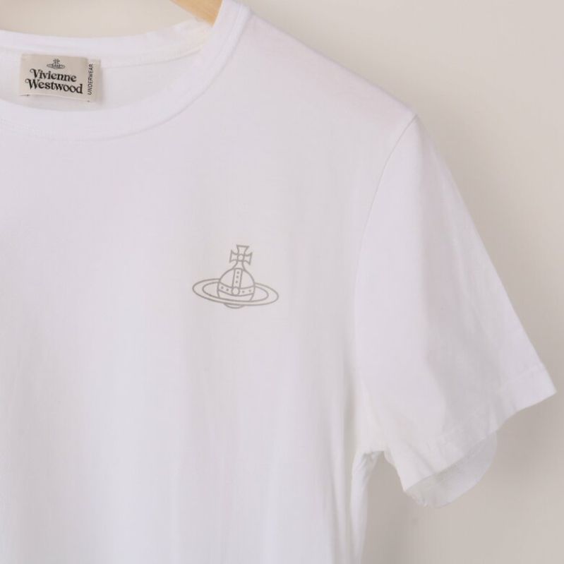 Framsidan av T-shirt med logga