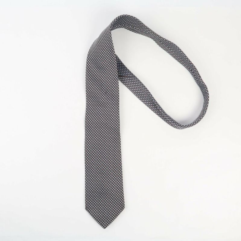 Slips i brunt med grafiska detaljer