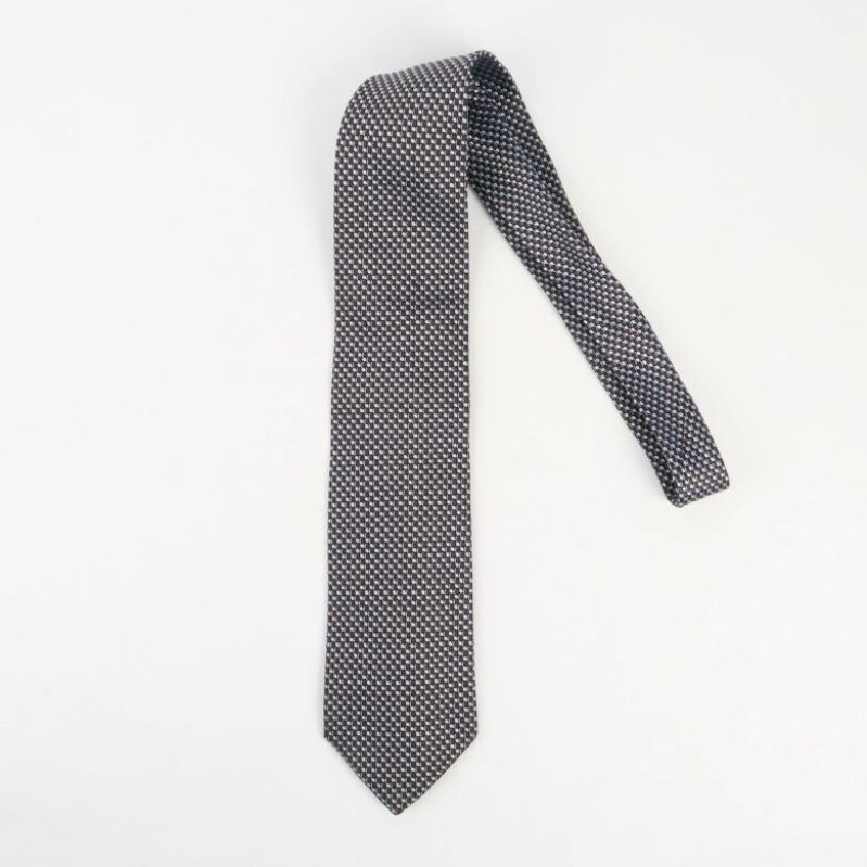 Brun slips med ljusare grafiskt mönster