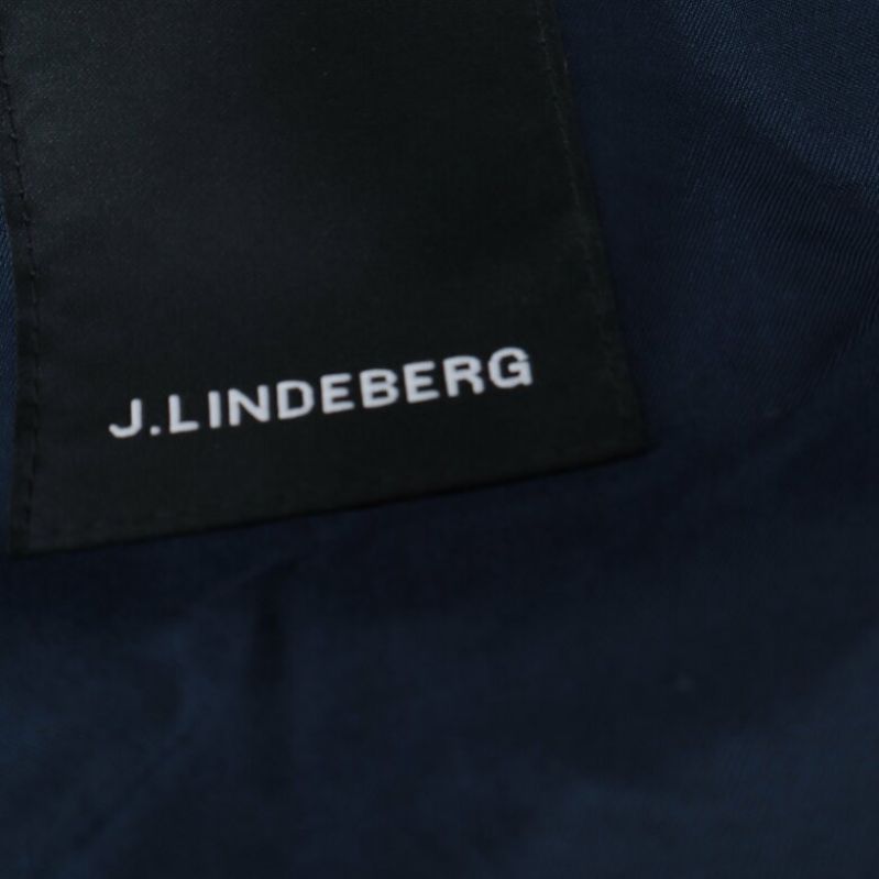 J.Lindeberg logotypen på svart etikett