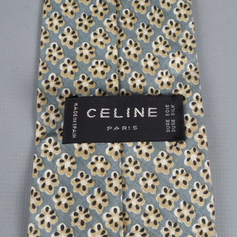 Baksidan av slips med Celine Paris etikett