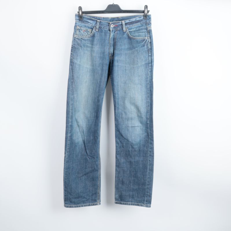 Framsida av blå jeans