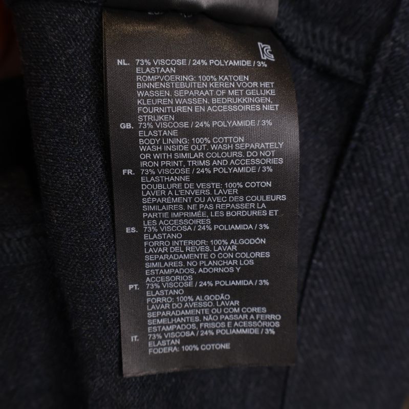 Materialinformation på kavajens etikett