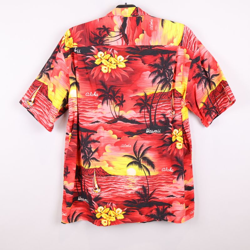 Baksidan av Hawaii-skjorta med solnedgångsmotiv