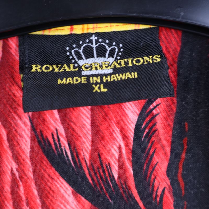 Etikett på skjortan 'Royal Creations'
