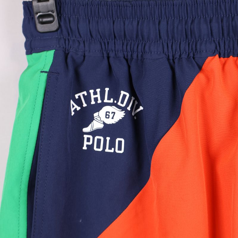 Detalj av Polo-logotyp på shorts