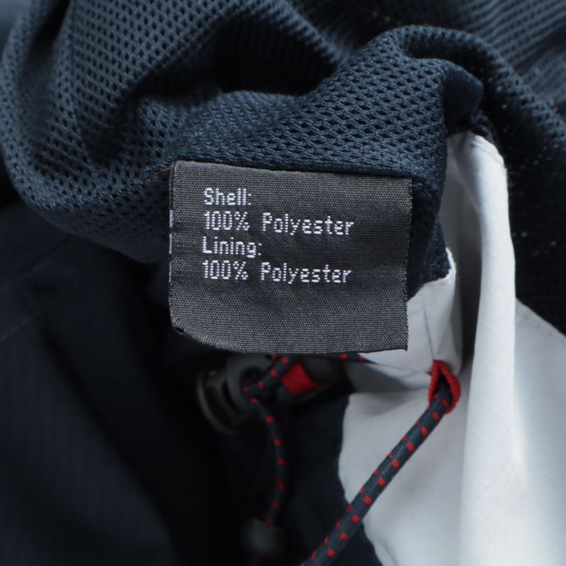 Materialetikett med polyester detaljer